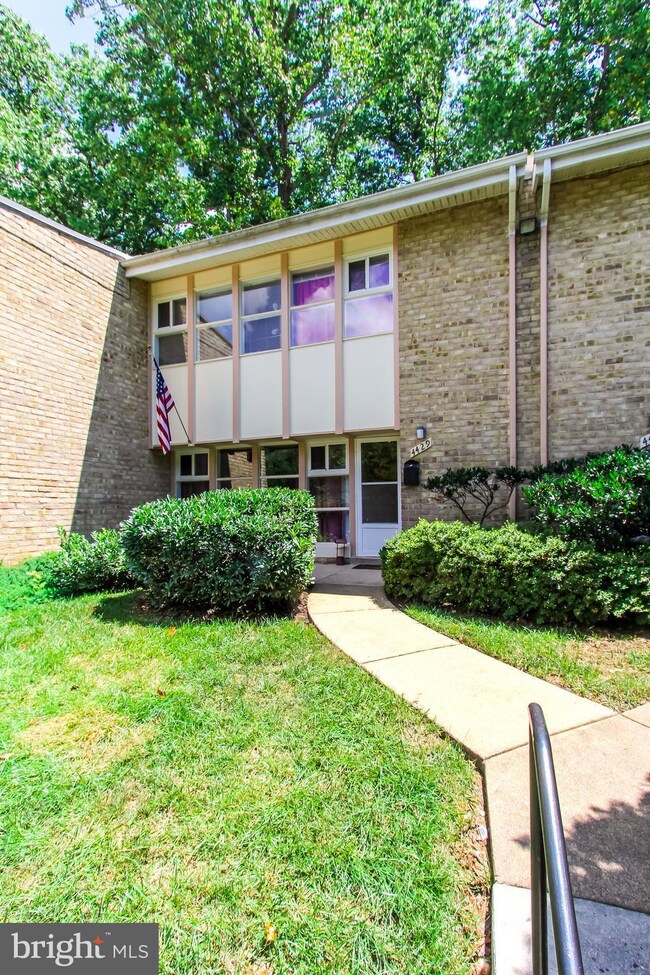 4429 Forest Glen Ct, Annandale, VA 22003 - photo 2