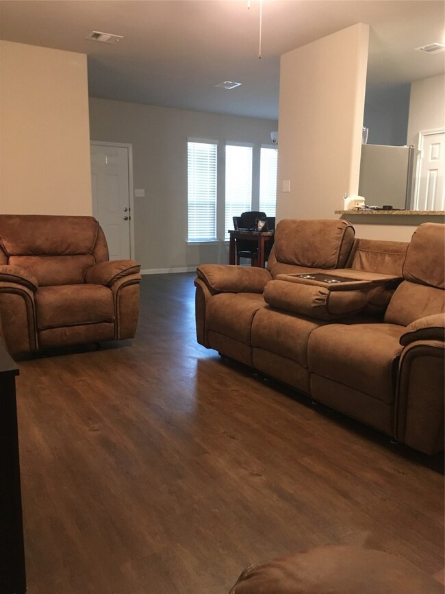 10045 Swift Fox Ct, Magnolia, TX 77354 - photo 5