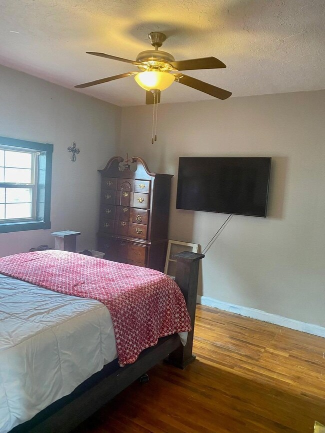 3313 N Columbia St, Plainview, TX 79072 - photo 2