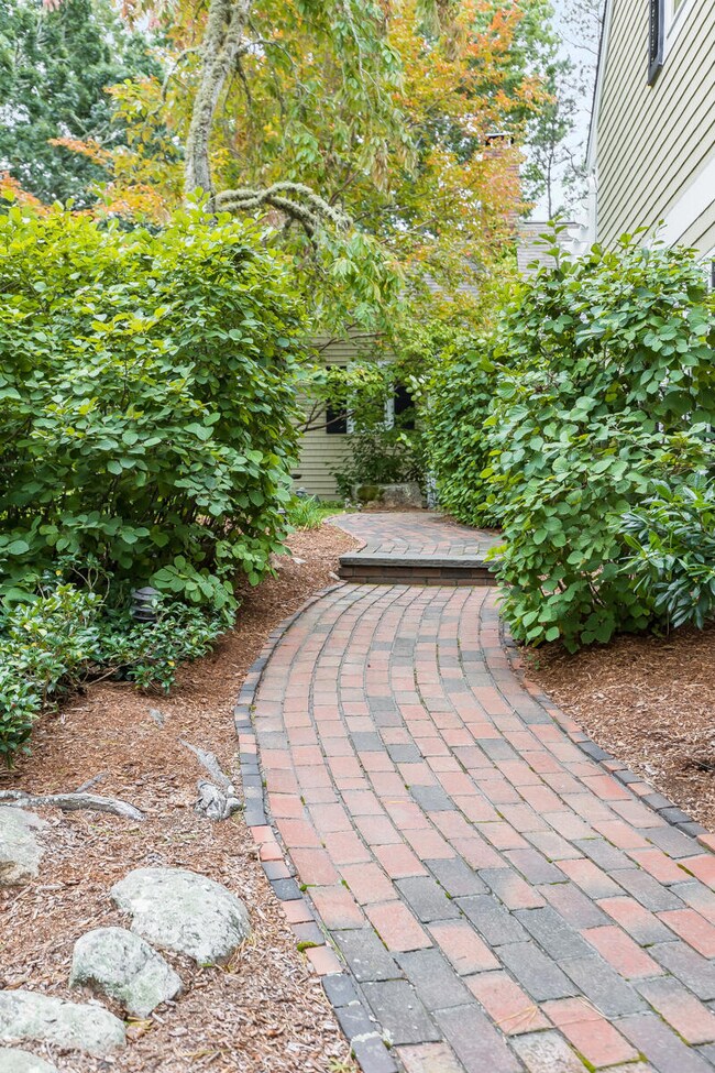 9 Tamarack Ln, Sandwich, MA 02563 - photo 2