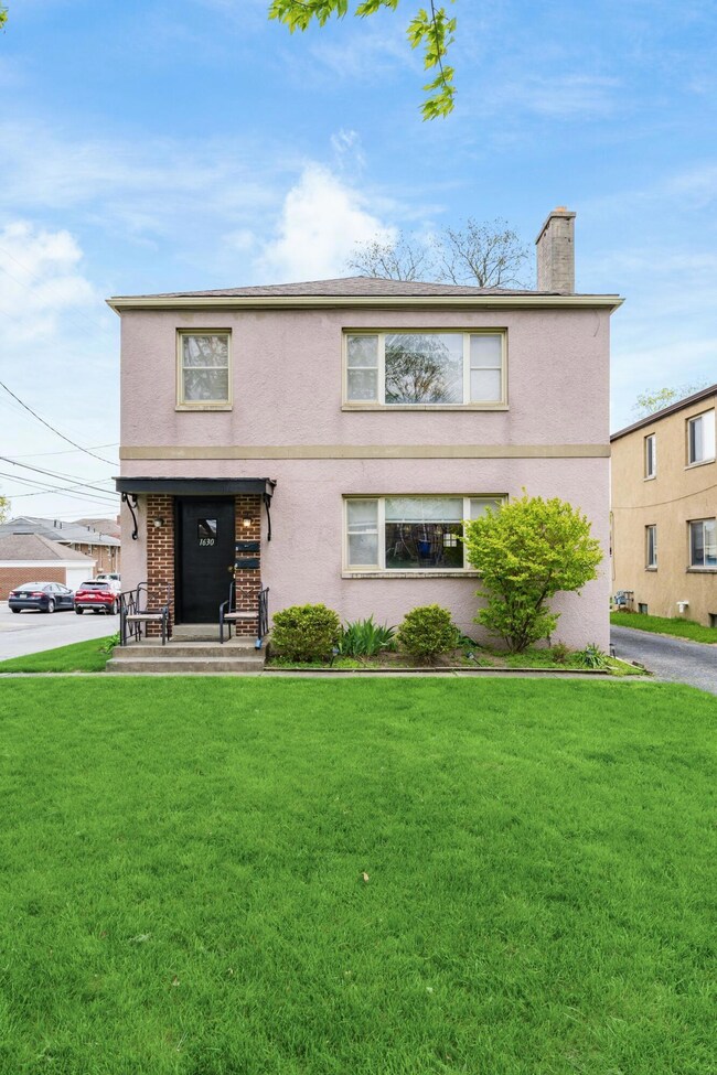 1630 Broadview Av - 004