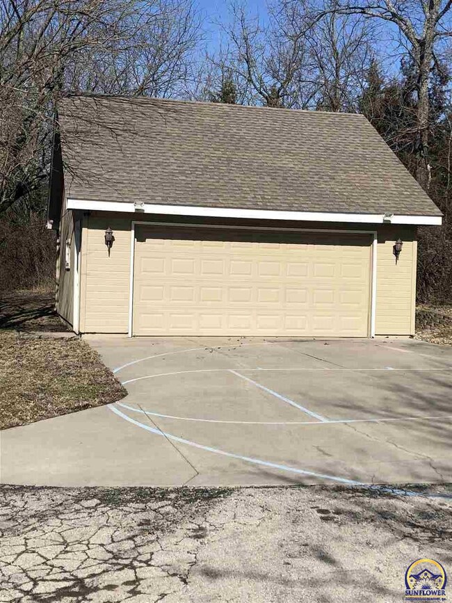 7820 SW Huntoon St, Topeka, KS 66615 - photo 6