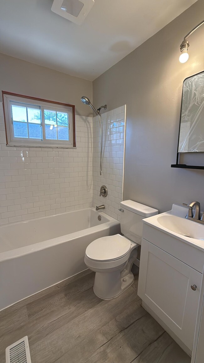 1093 S Sugar St, Lima, OH 45804 - photo 3