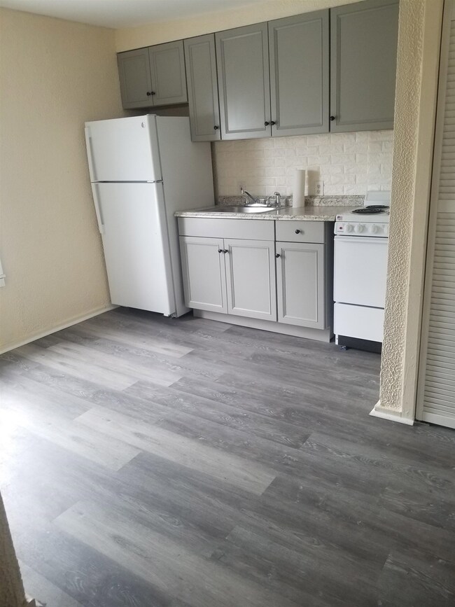 11 Nevada St unit 6, Nashua, NH 03060 - photo 7