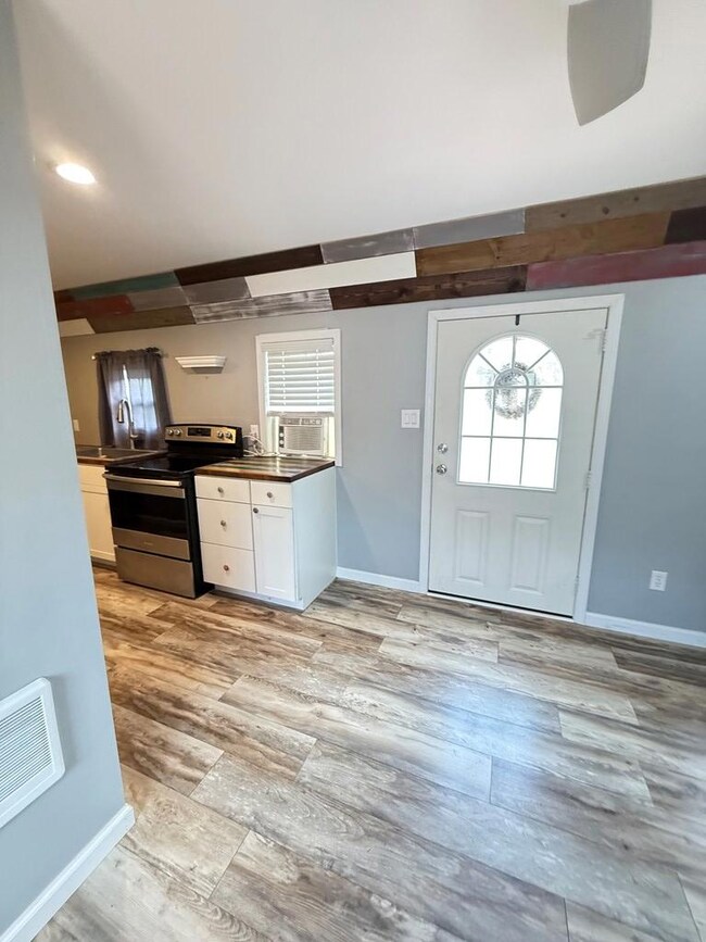 151 Rolling Hills Dr, Marion, VA 24354 - photo 2