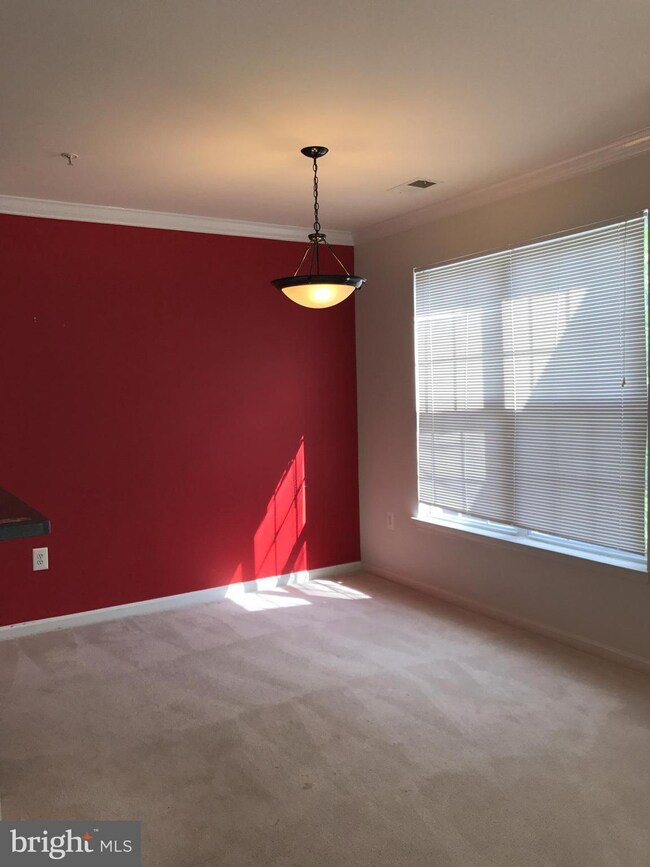 13067 Marcey Creek Rd, Herndon, VA 20171 - photo 5