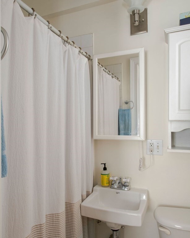 135 Florence St unit 135, Roslindale, MA 02131 - photo 4