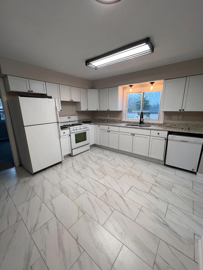 1525 E Elm St, Griffith, IN 46319 - photo 5