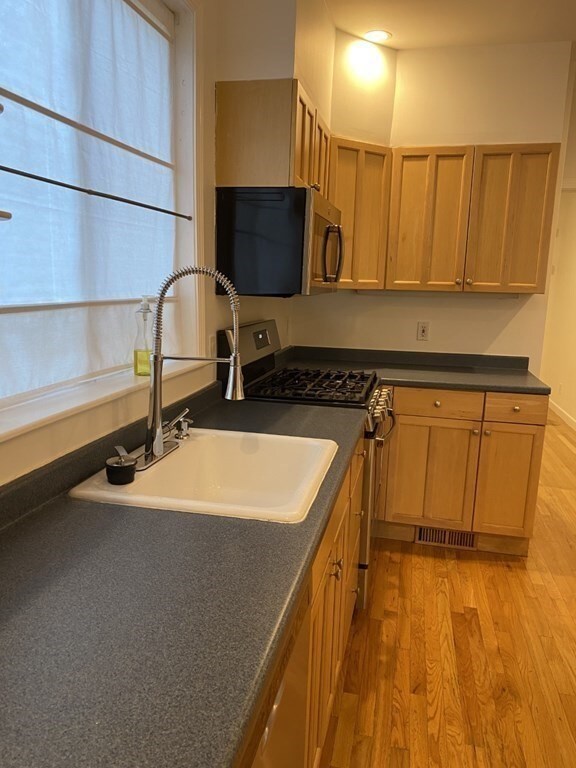 264 Walden St unit 1, Cambridge, MA 02138 - photo 2