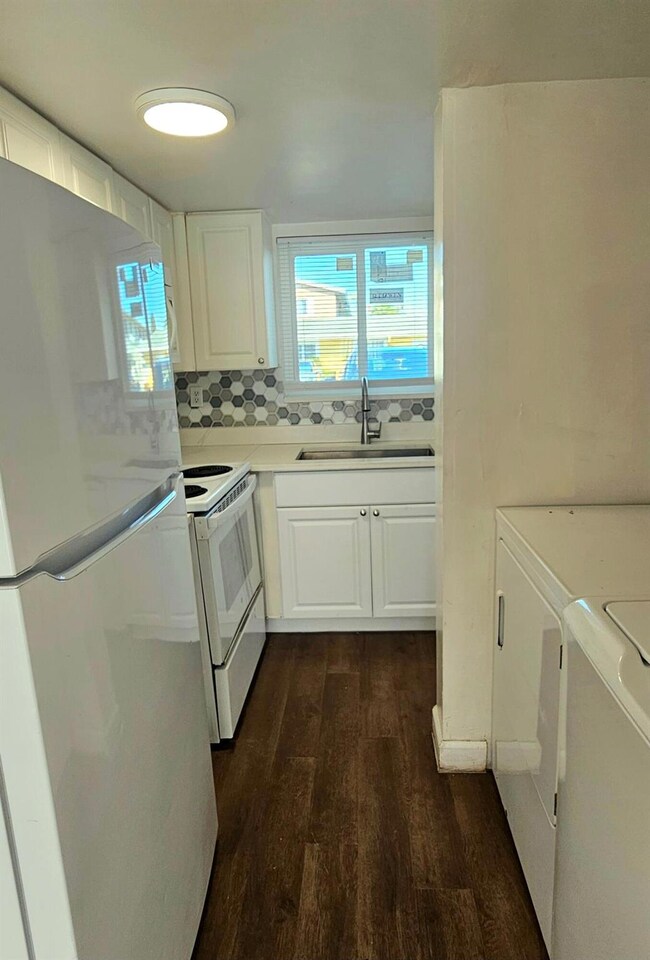 1501 Crescent Cir unit B10, West Palm Beach, FL 33403 - photo 5