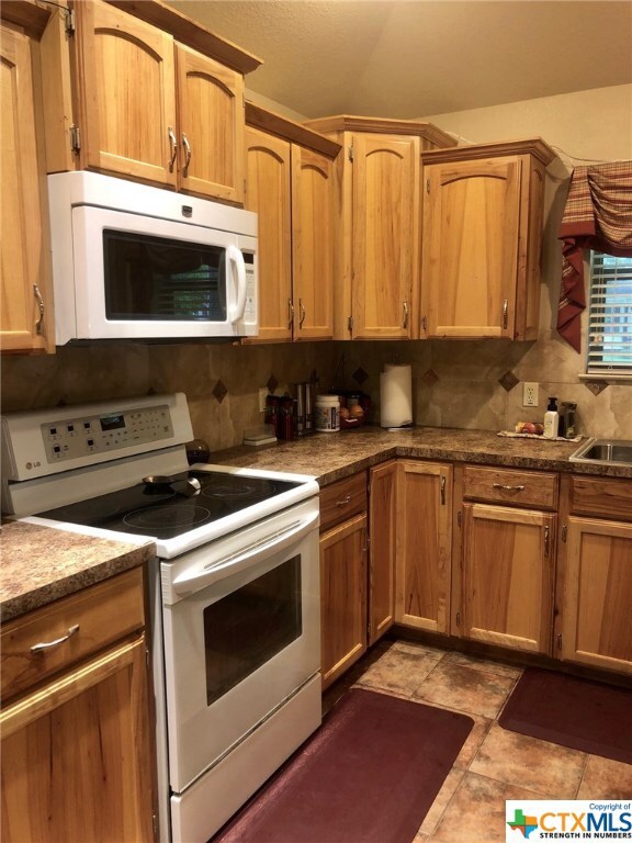 833 Bismark St, Seguin, TX 78155 - photo 7