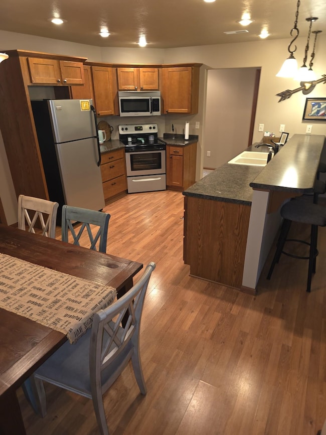 907 W Meadow Ridge Rd, Norfolk, NE 68701 - photo 2