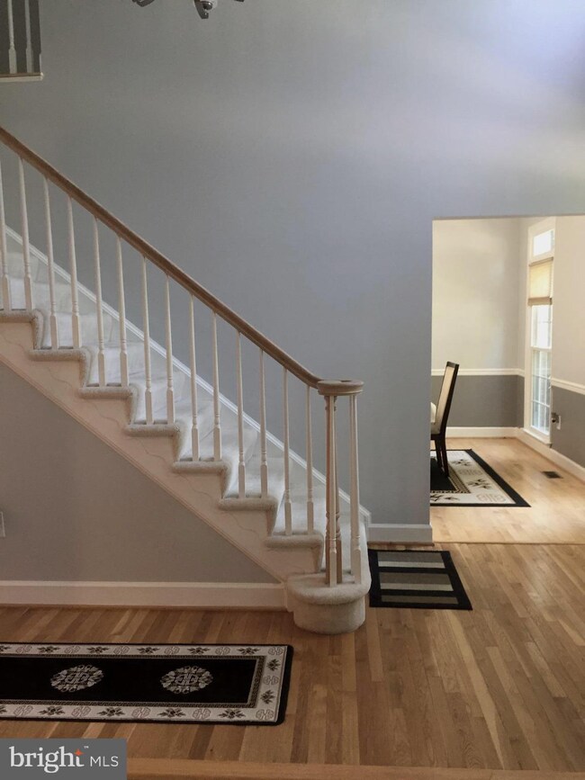 8953 Cross Chase Cir, Lorton, VA 22079 - photo 5