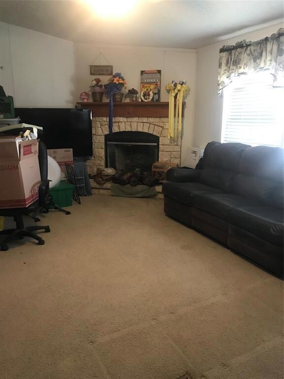 124 Blue Sky Ln, Springtown, TX 76082 - photo 4