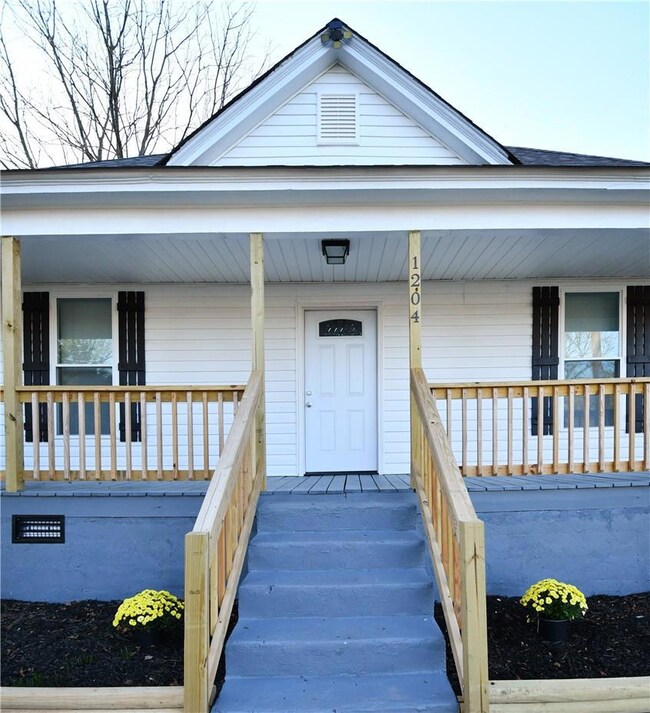 1204 4th St, Statesville, NC 28677 - photo 4