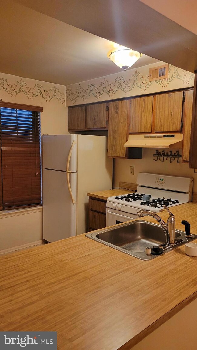 155A Bradford Ct unit A, Mount Laurel, NJ 08054 - photo 2