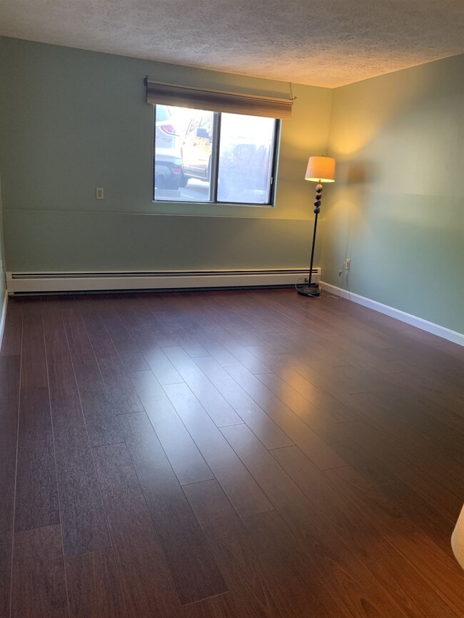 555 Calef Rd unit 6, Manchester, NH 03103 - photo 4