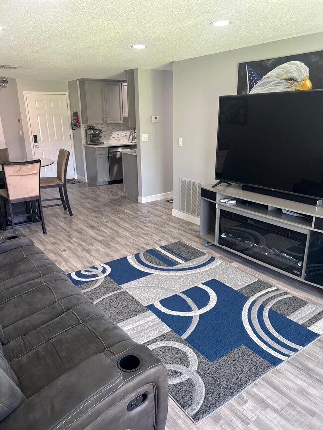 435 Abbott Farm Ln, Hudson, NH 03051 - photo 5