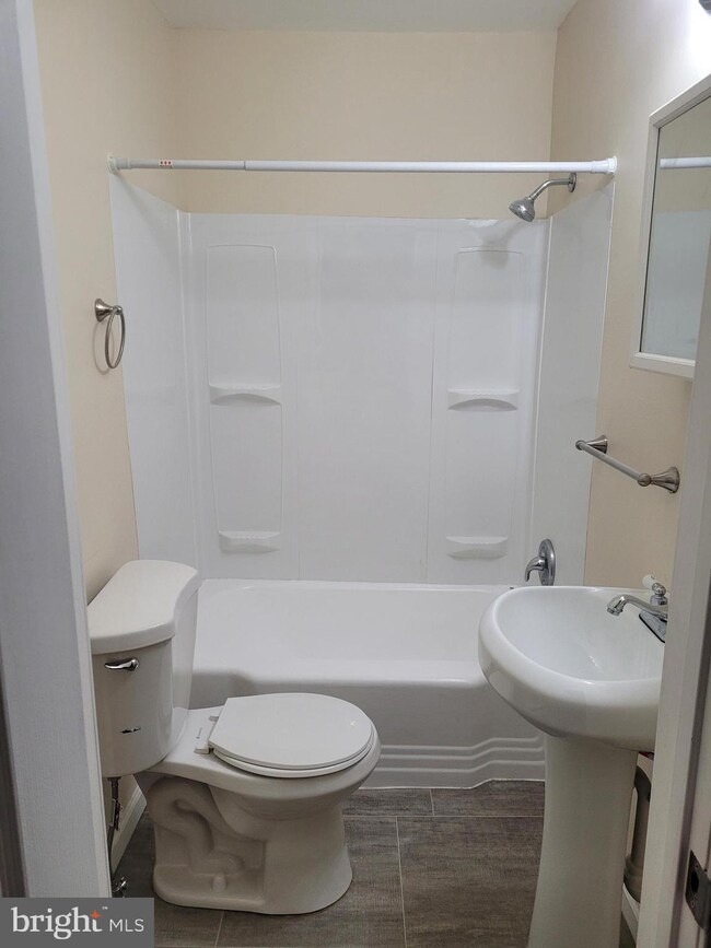 703 S Washington St unit 3, Berkeley Springs, WV 25411 - photo 4