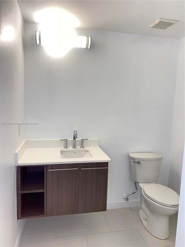 1/2 Bathroom