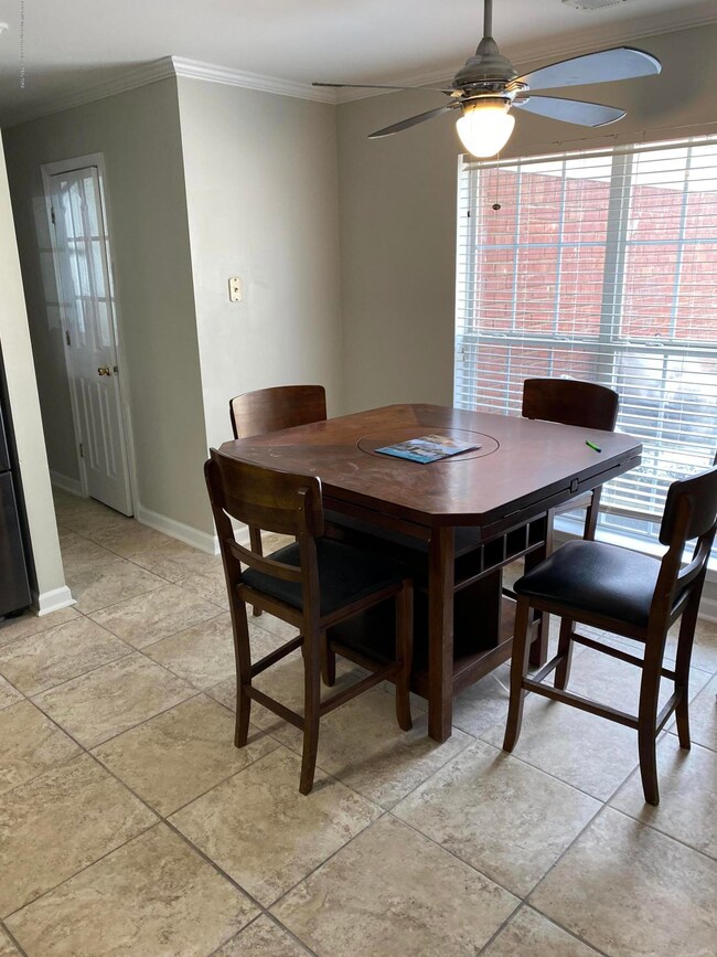 breakfast room