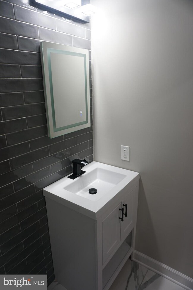 1340 N Fremont Ave, Baltimore, MD 21217 - photo 7