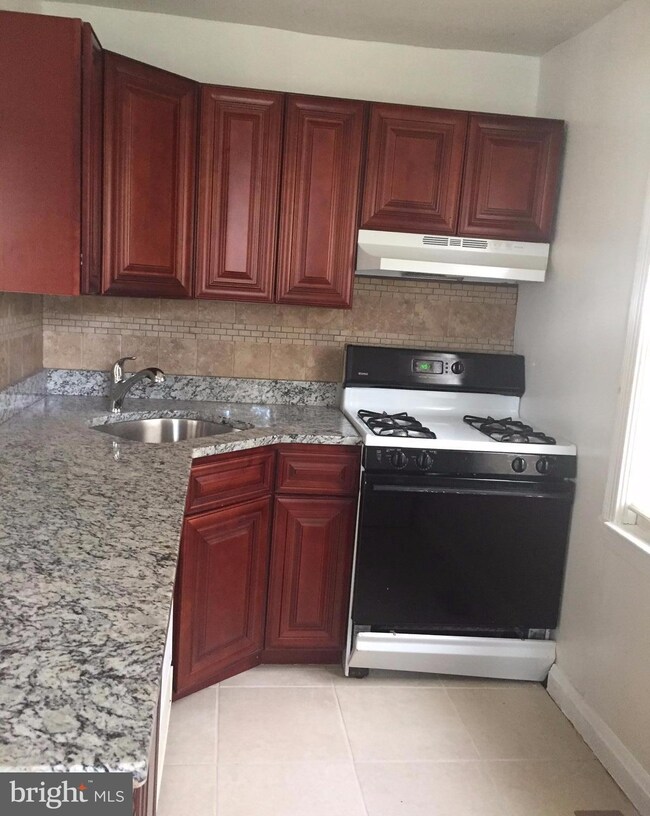 1320 Dartmouth Ave, Parkville, MD 21234 - photo 3