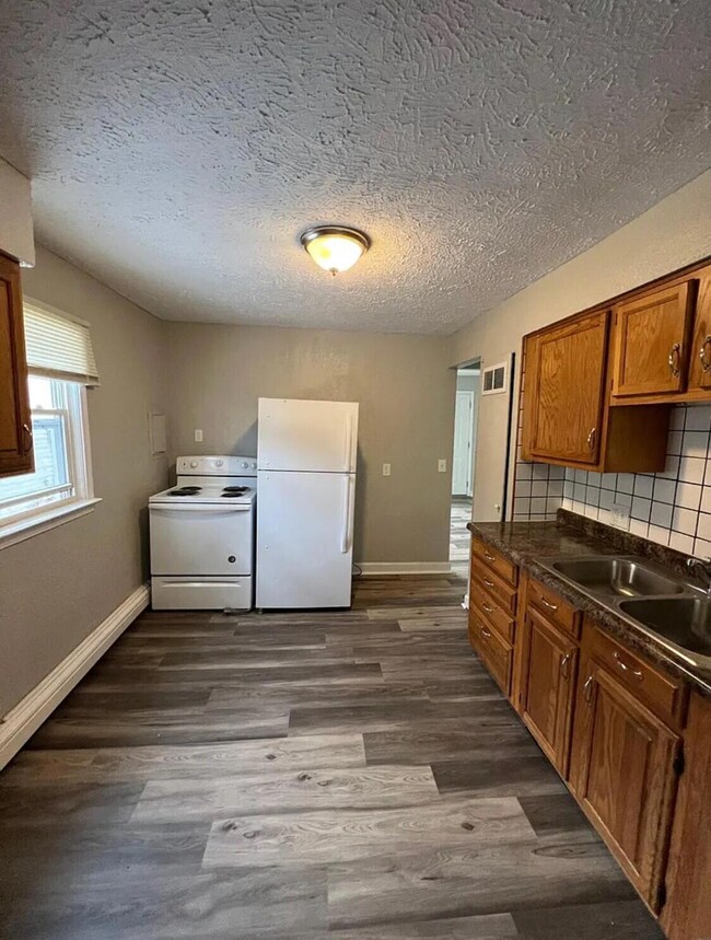 4927 Starr Ave, Lansing, MI 48910 - photo 6