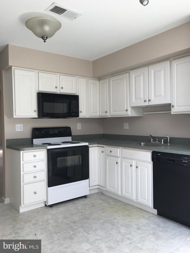 37 May Apple Dr unit 12, Downingtown, PA 19335 - photo 4