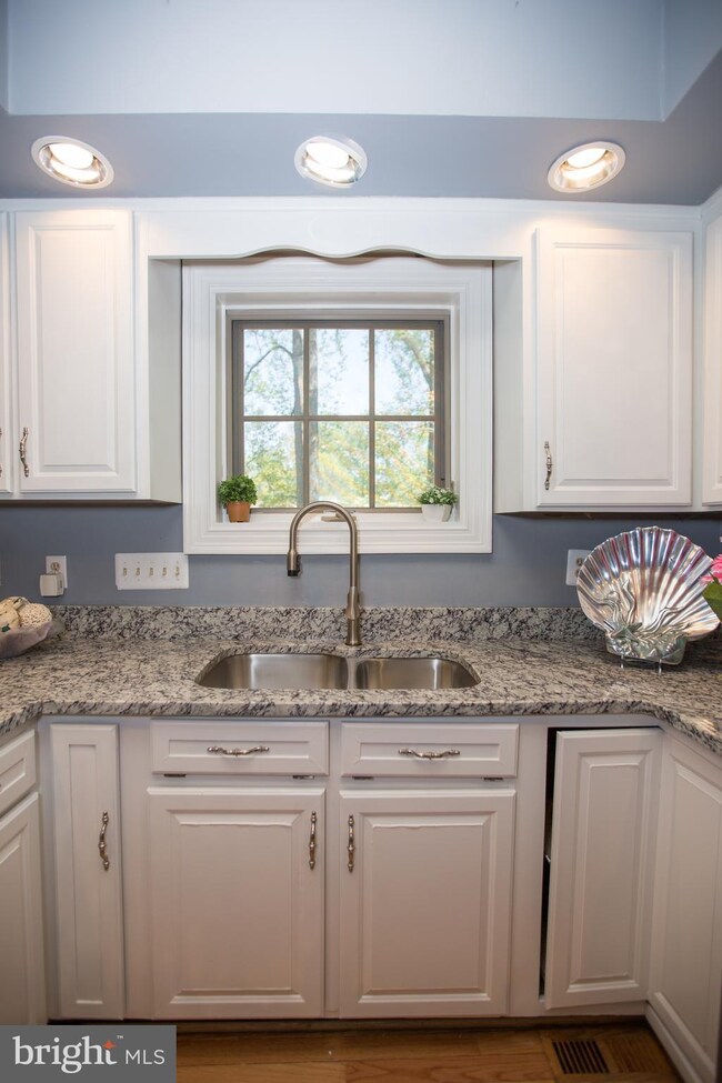 6407 Spring Lake Dr, Burke, VA 22015 - photo 6