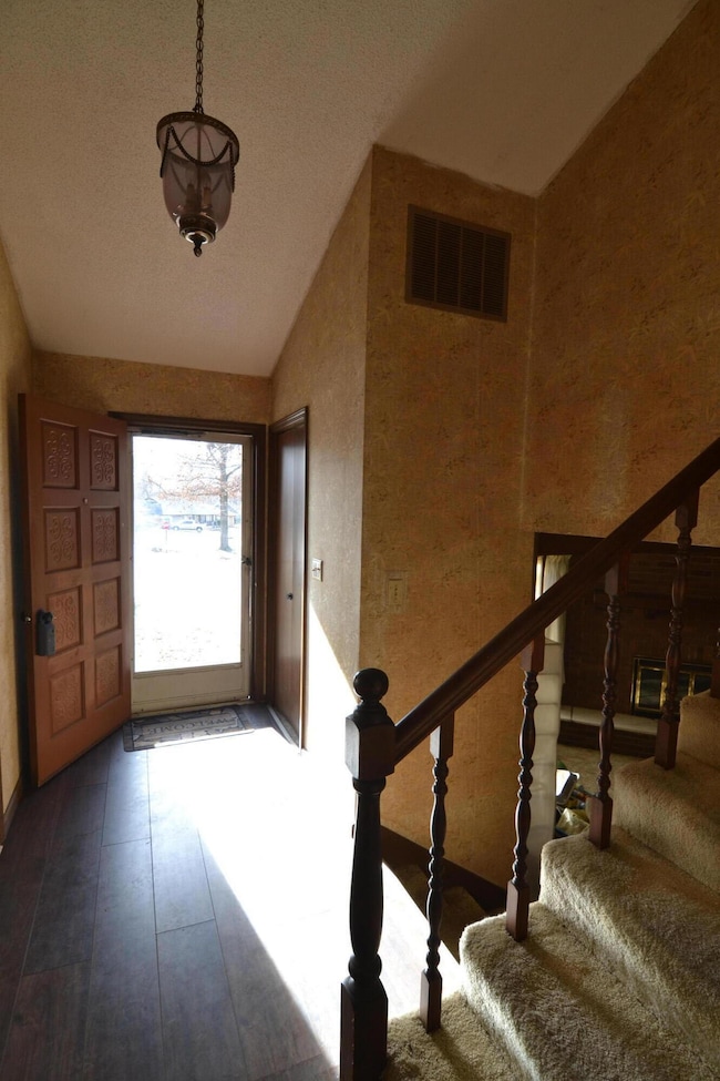 713 E Meadowlark Cir, Springfield, MO 65810 - photo 3