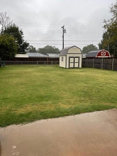 1124 W Day St, Denison, TX 75020 - photo 3