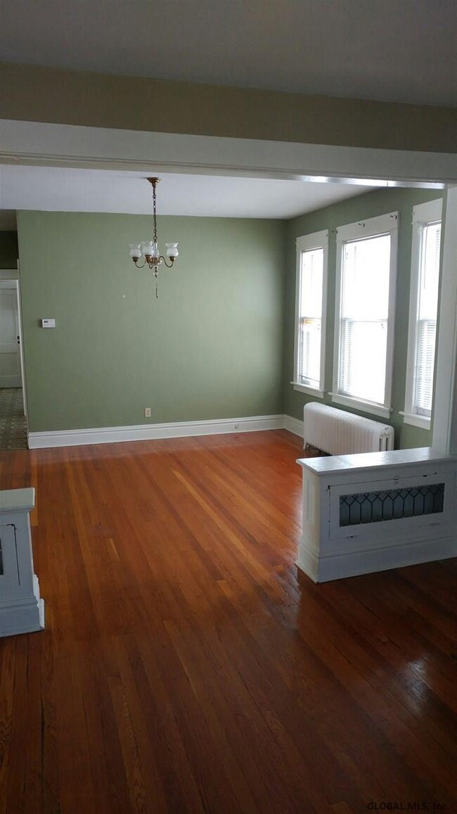 34 Barrows St, Albany, NY 12209 - photo 2