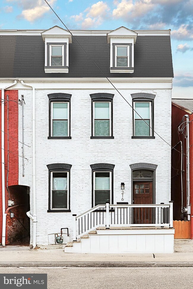 216 Perry St, Columbia, PA 17512 - photo 2