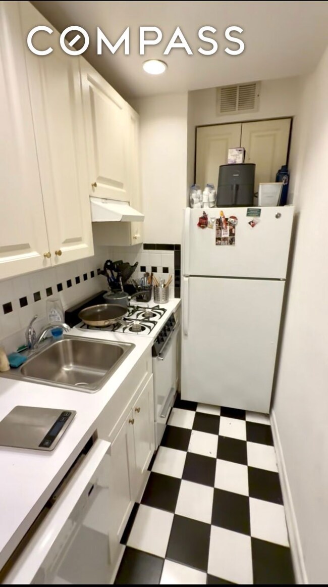 330 E 58th St unit 4-F, New York, NY 10022 - photo 4