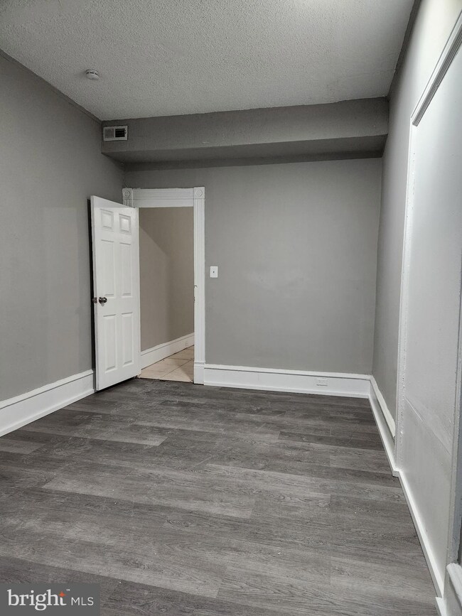 7044 Chew Ave unit 2, Philadelphia, PA 19119 - photo 6