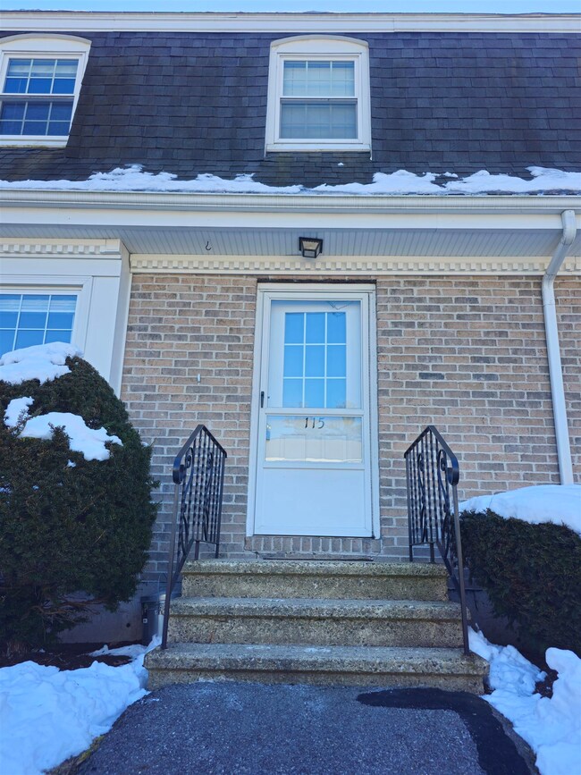 115 Fieldstone Dr, Londonderry, NH 03053 - photo 2