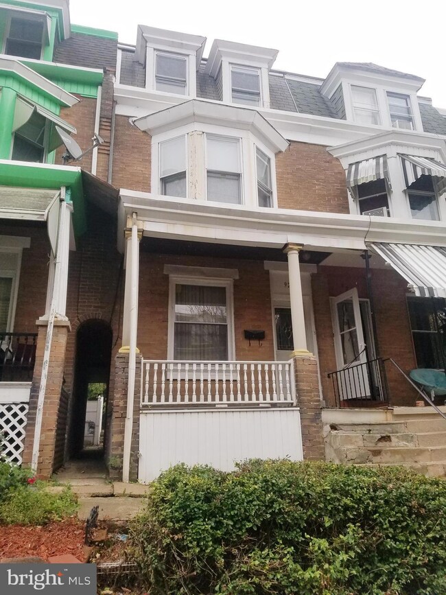 929 Pear St, Reading, PA 19601 - photo 2