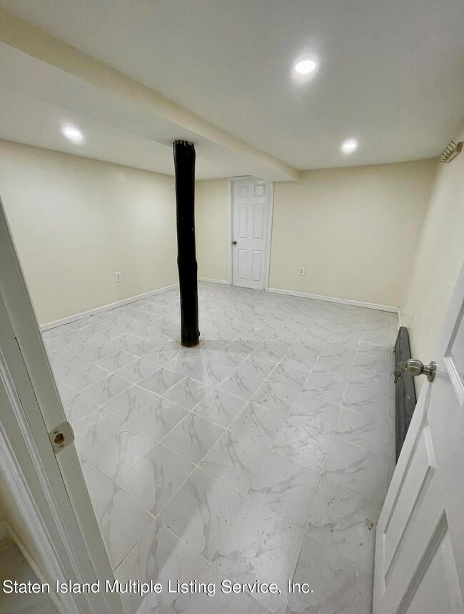 726 Naughton Ave, Staten Island, NY 10305 - photo 7