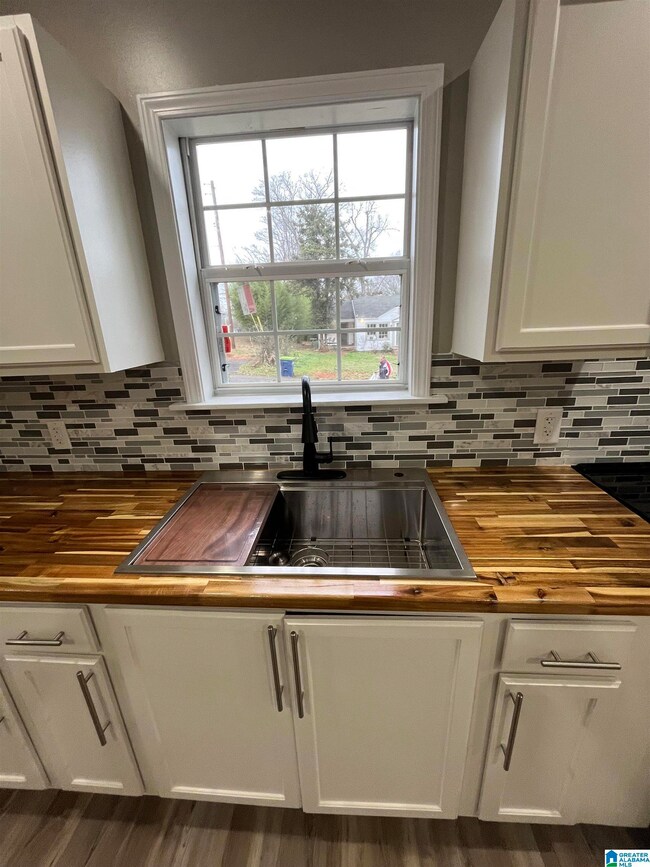 219 Edgewood Ave, Talladega, AL 35160 - photo 7