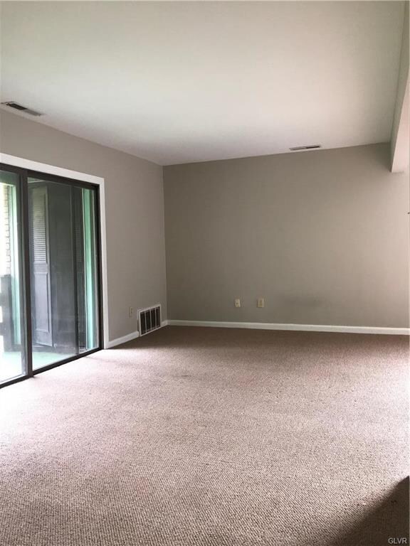 1547 Creekside Rd unit B43, Whitehall, PA 18052 - photo 2