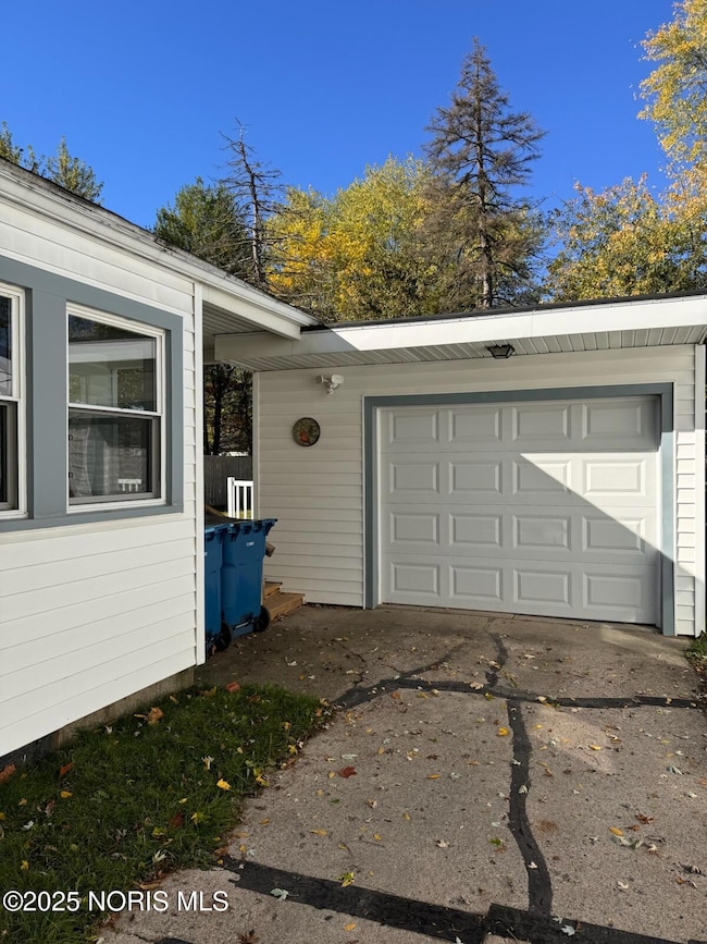 424 S Allen St, Bryan, OH 43506 - photo 2