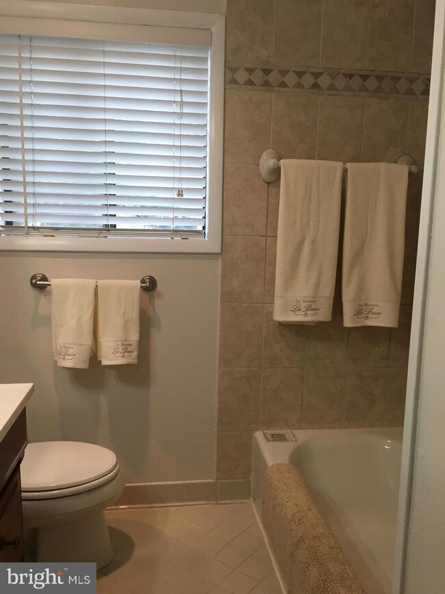 236 W Taylor Run Pkwy unit 3, Alexandria, VA 22314 - photo 6