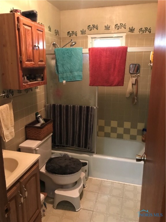 1010 W College Ave, Woodville, OH 43469 - photo 4