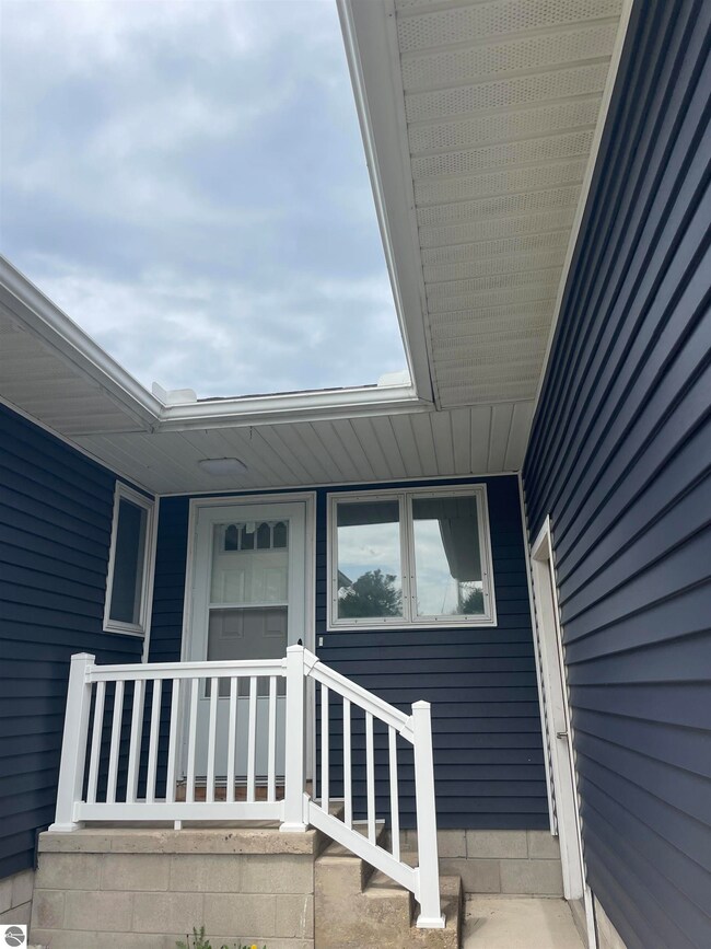 501 Lake St, Elk Rapids, MI 49629 - photo 5