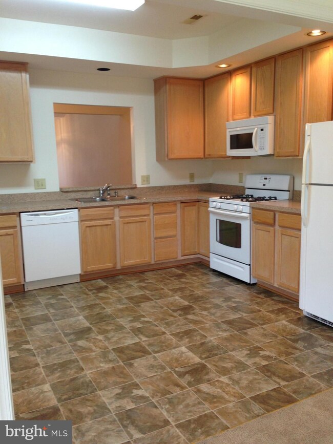 7102 Radford Dr, Fredericksburg, VA 22407 - photo 3