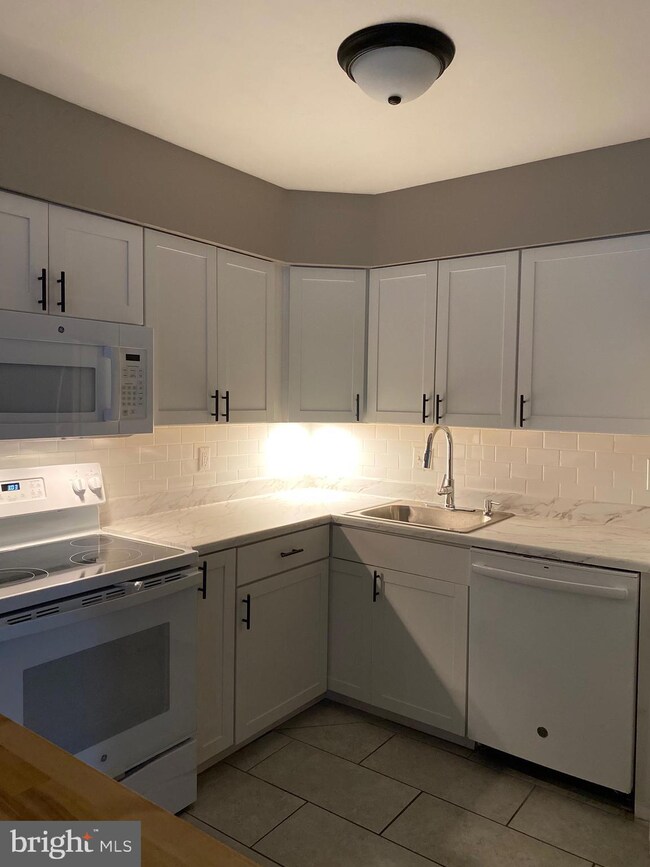 6 Brighton Place unit B3, Sewell, NJ 08080 - photo 5