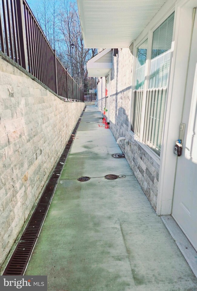 123 Creek Rd unit B106, Mount Laurel, NJ 08054 - photo 2