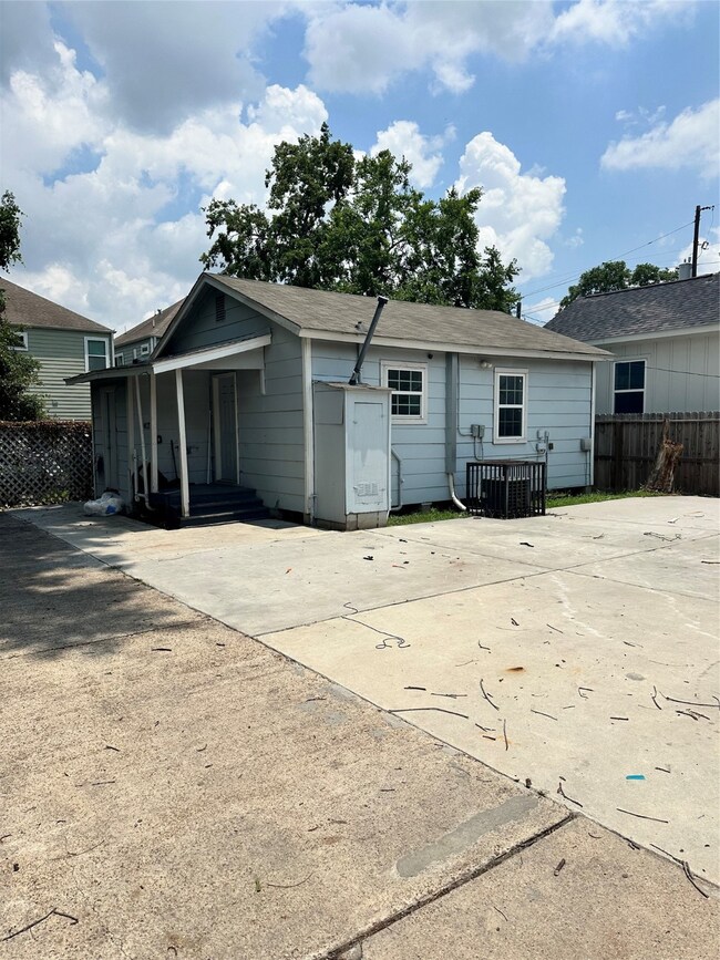 1507 Cavalcade St, Houston, TX 77009 - photo 5