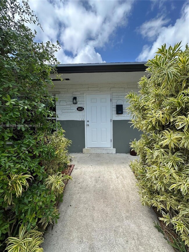 402 SW 8th St unit 2, Hallandale Beach, FL 33009 - photo 3